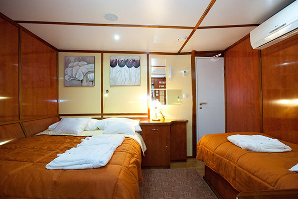 MS Princess Aloha Triple Cabin.jpg